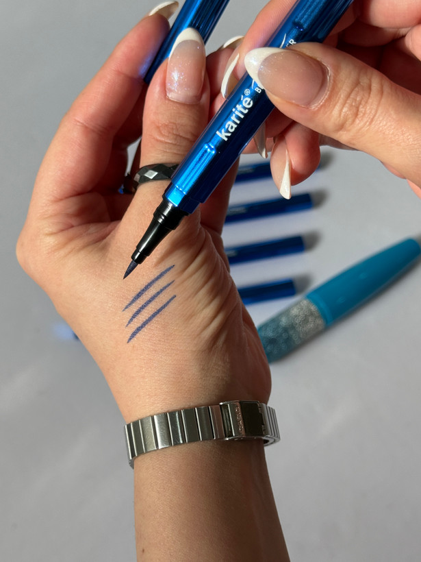 تصویر خط چشم آبی کاریته | خط چشم دقیق