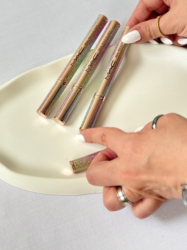 خط چشم رنگین کمانی طرح مک