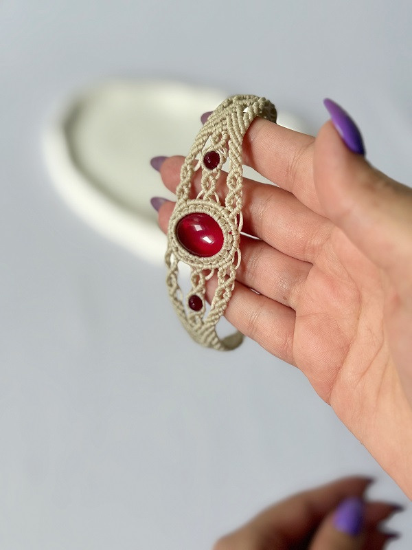 دستبند مکرومه ترکیب با سنگ طرح یاقوت