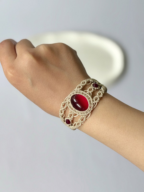 دستبند مکرومه ترکیب با سنگ طرح یاقوت