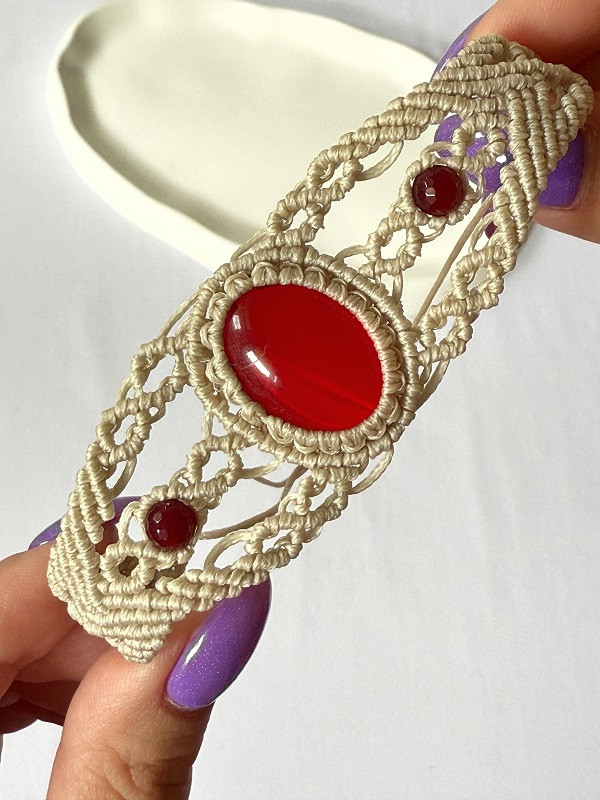 قیمت و خرید دستبند مکرومه ترکیب با سنگ طرح یاقوت