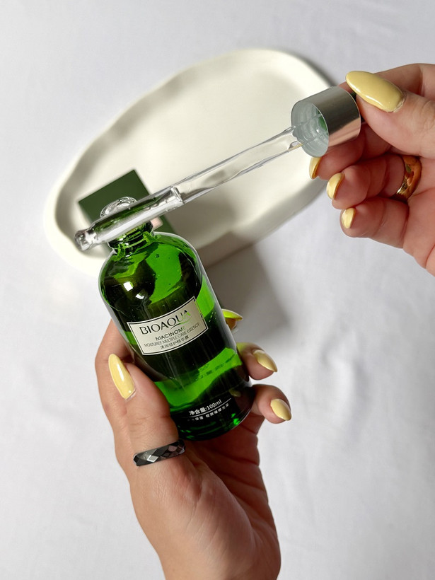 تصویر قطره چکان سرم چای سبز بیوآکوا