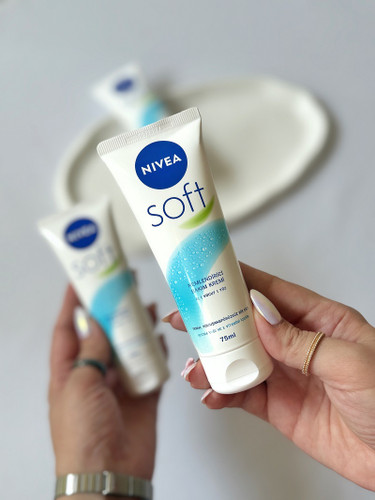 تصویر کرم مرطوب کننده تیوپی نیوآ | سرخاب کازمتیک