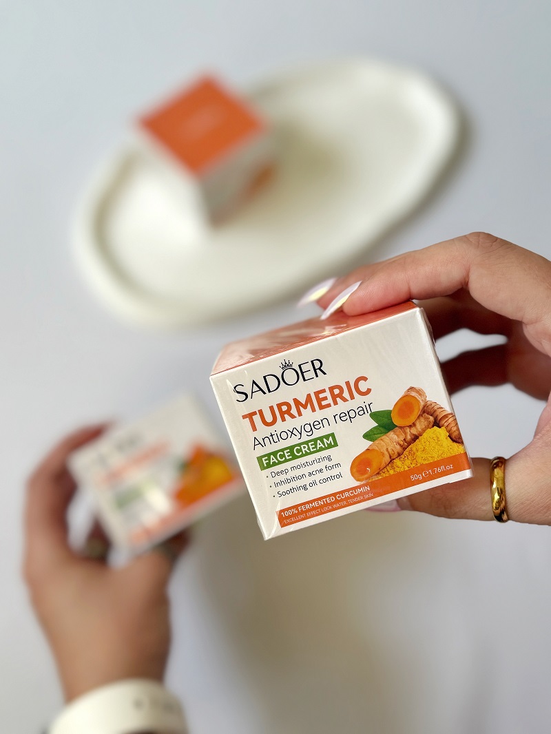 قیمت و خرید کرم آبرسان و ترمیم کننده آنتی اکسیدان زردچوبه سادور