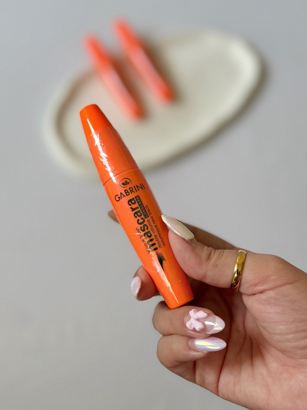 ریمل نارنجی گابرینی رنگ مشکی غلیظ و برس سیلیکونی