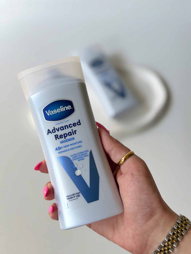 لوسیون بدن وازلین مدل Advanced Repair حجم 200 میل