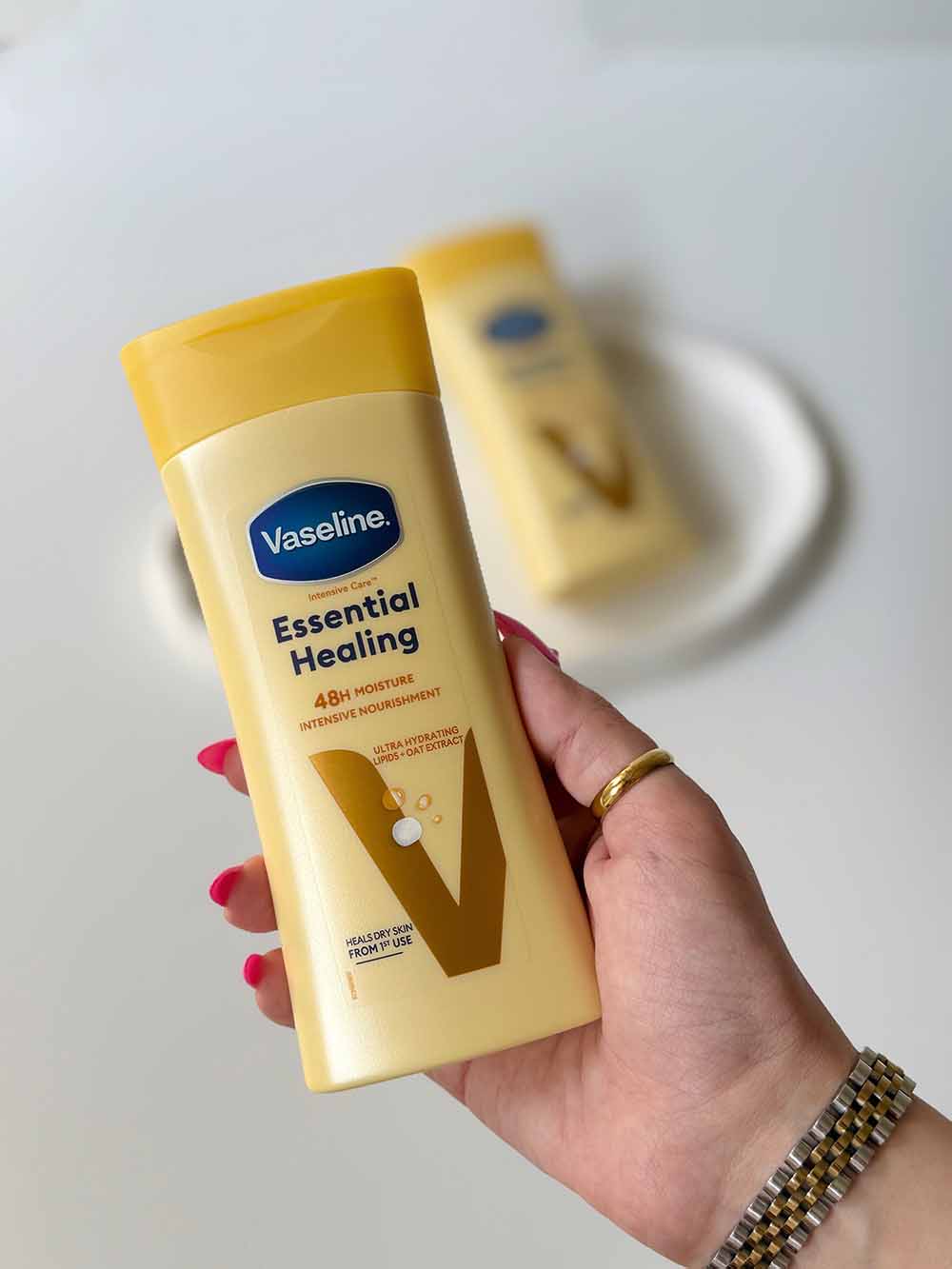 لوسیون بدن وازلین مدل Essential Healing حجم 200 میل