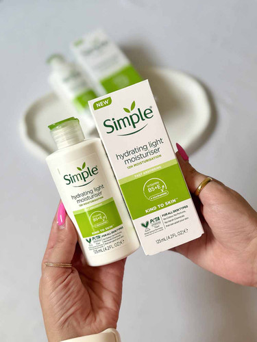 کرم مرطوب کننده و آبرسان سیمپل مدل لایت - اورجینال
