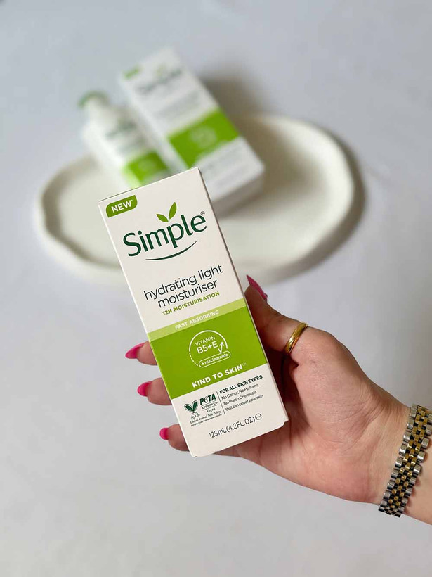 مرطوب کننده و آبرسان لایت سیمپل