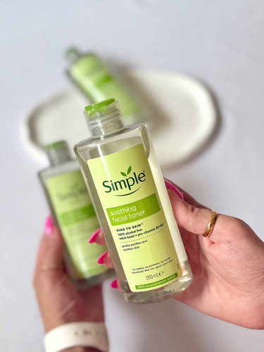 تونر تسکین دهنده پوست صورت برند سیمپل اورجینال