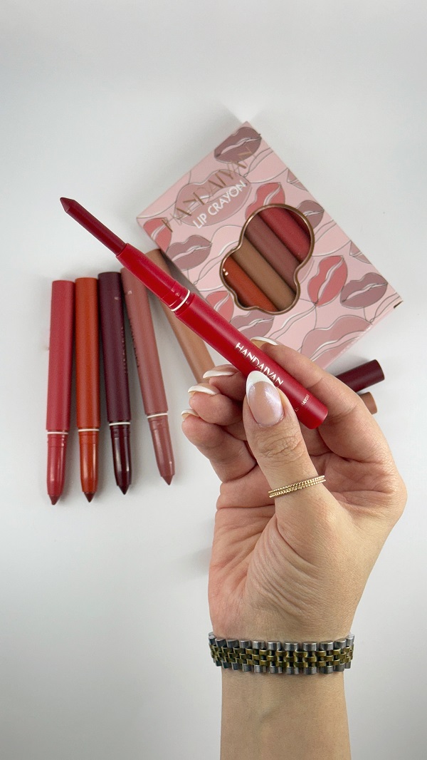 رژلب هندیان مدل پیچی تراش دار